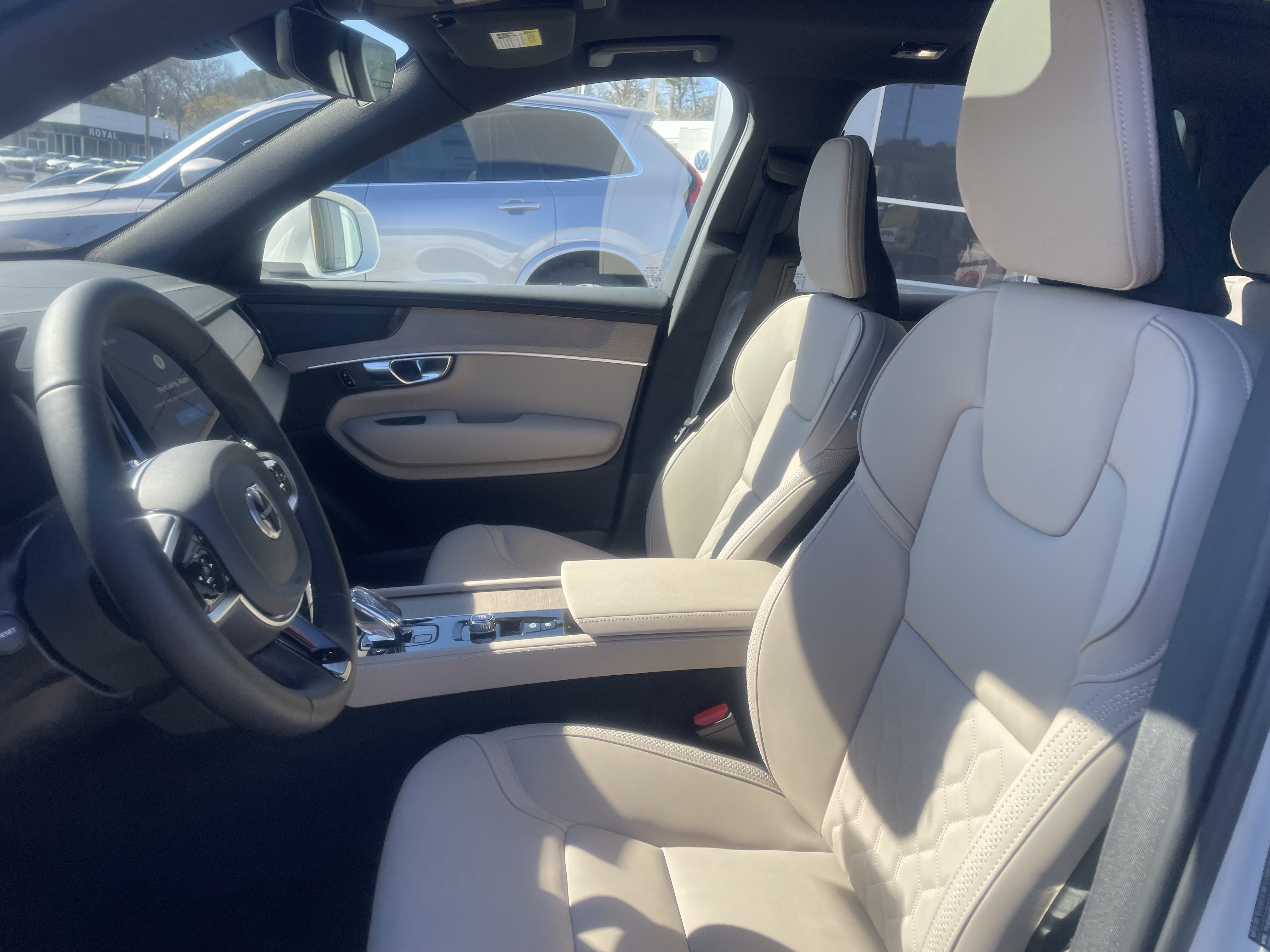 New 2026 Volvo XC90 T8 Plus w/ Protection Package Premier AWD/4WD image 16