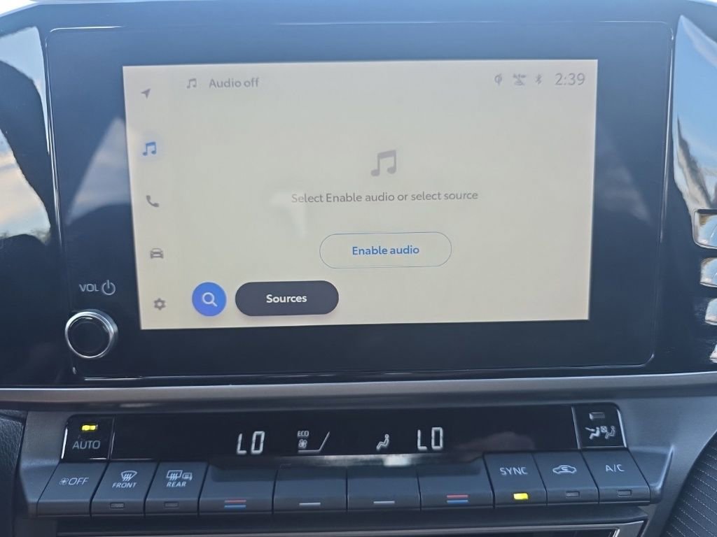 Used 2025 Toyota Camry SE w/ Convenience Package image 29