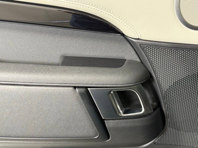 Certified 2025 Land Rover Discovery S image 23