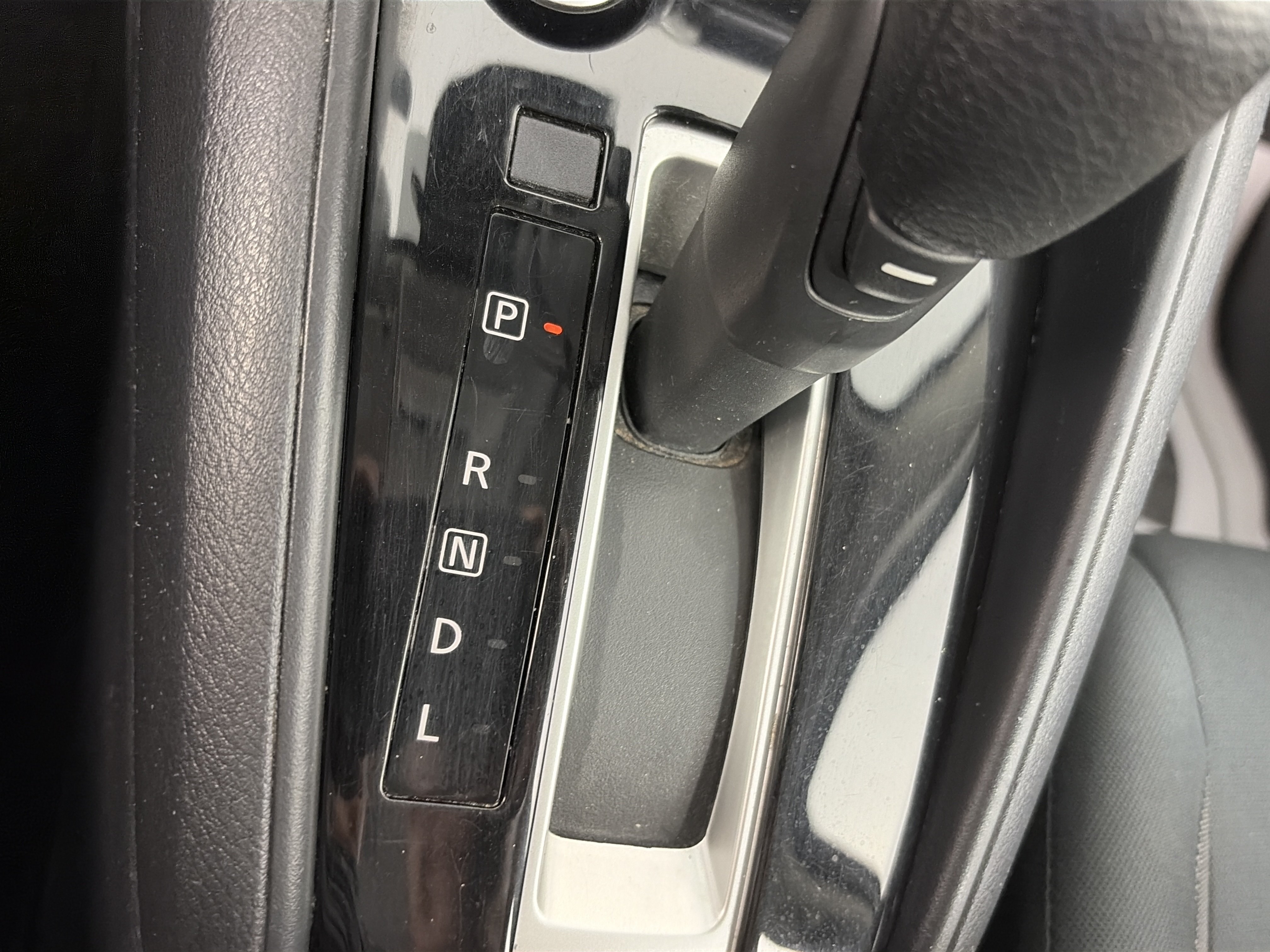 Used 2020 Nissan Versa S FWD image 26