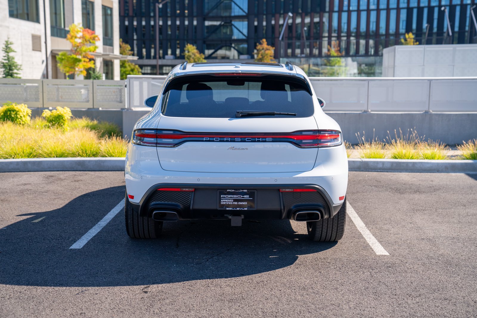 Certified 2026 Porsche Macan AWD/4WD image 7