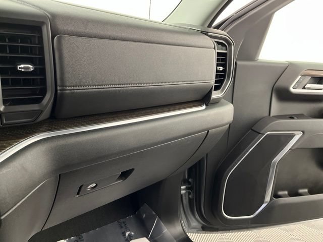 Used 2025 Chevrolet Silverado 1500 LT RWD image 38