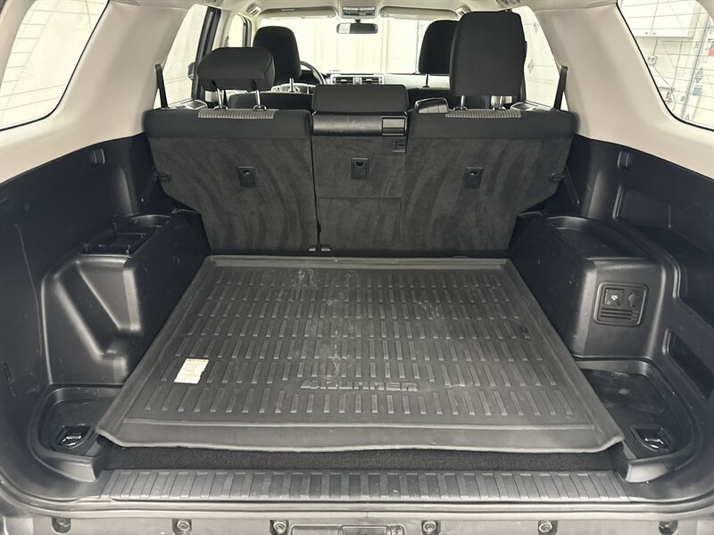 Used 2018 Toyota 4Runner SR5 AWD/4WD image 15