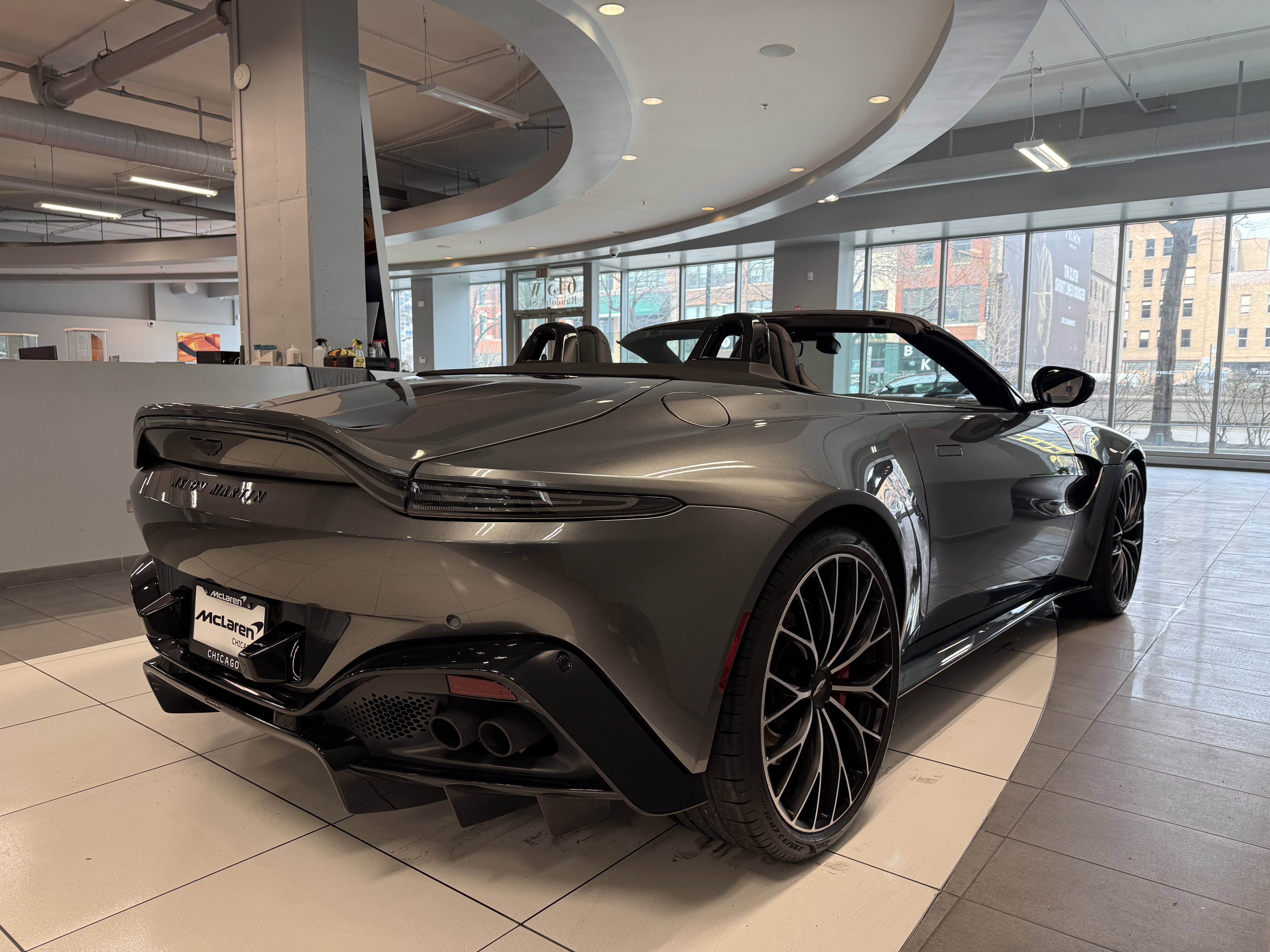 Used 2023 Aston Martin V8 Vantage Roadster RWD image 5