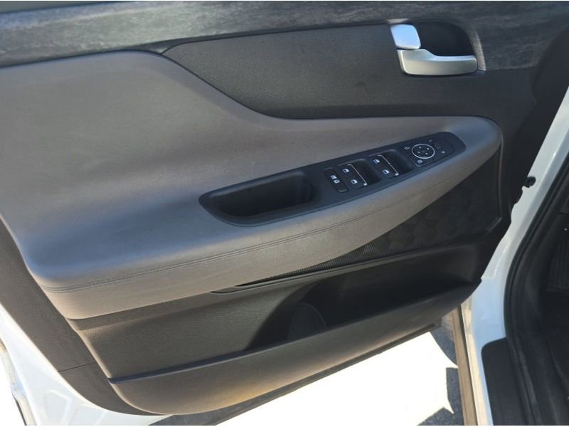 Used 2019 Hyundai Santa Fe SE image 15
