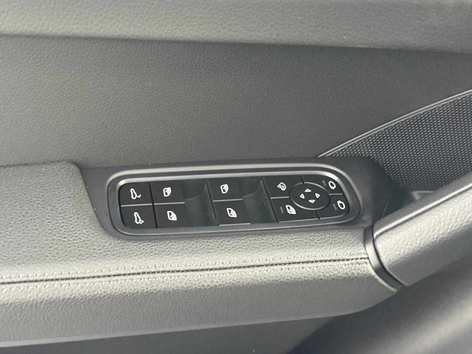 New 2026 Porsche Cayenne image 13