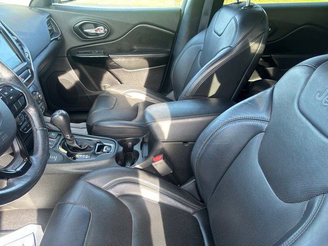 Used 2021 Jeep Cherokee Latitude Lux w/ Sun & Sound Group AWD/4WD image 21