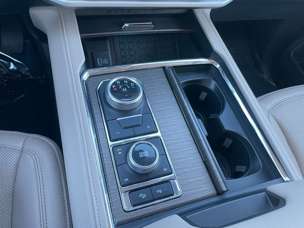 Used 2024 Ford Expedition Max Limited image 14