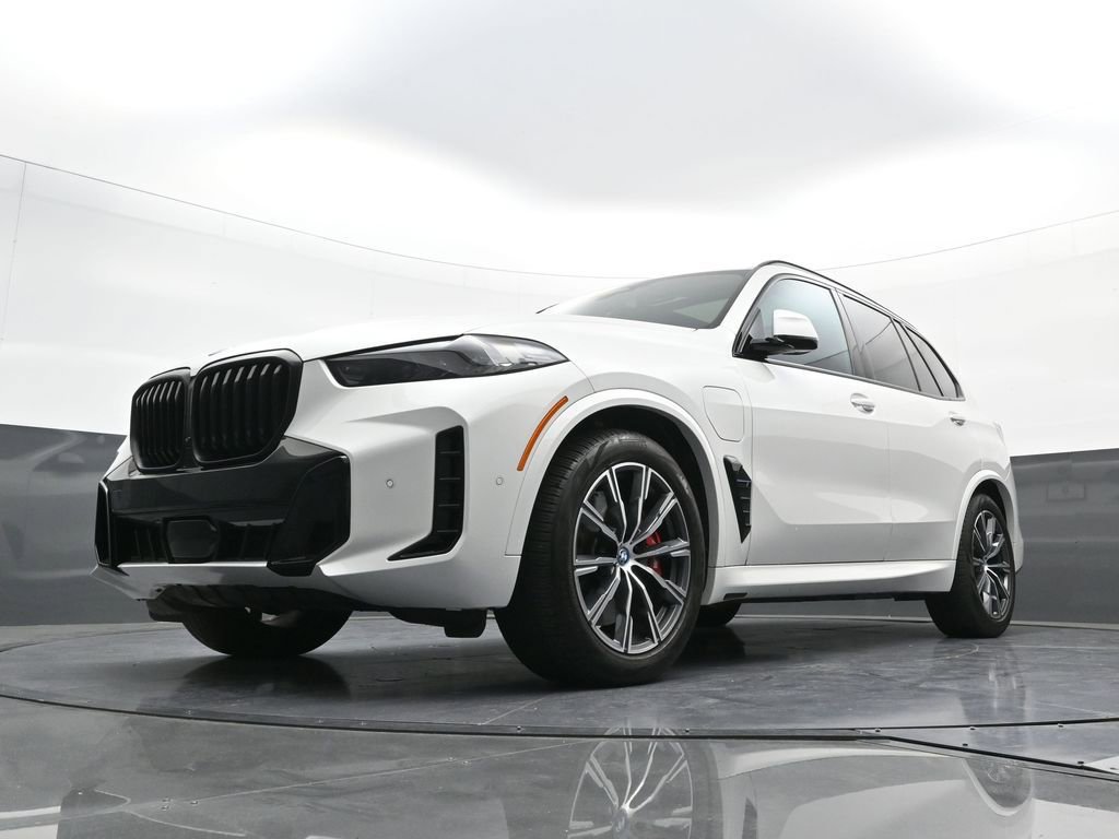 Used 2024 BMW X5 xDrive50e w/ Executive Package AWD/4WD image 25