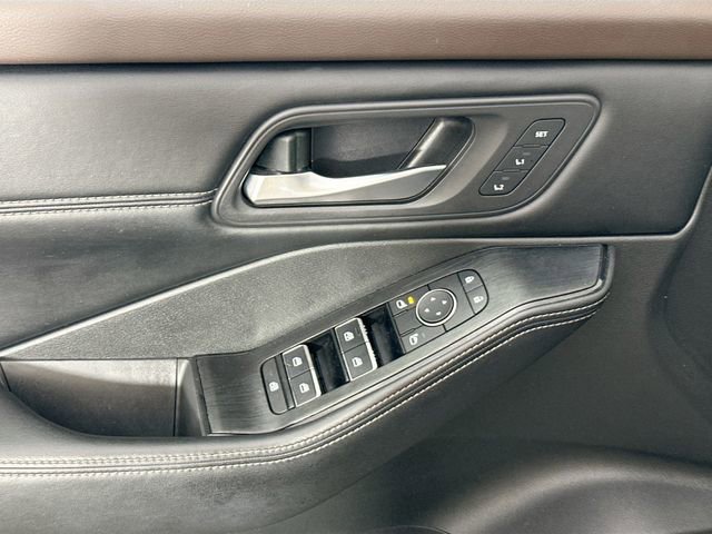 Used 2023 Nissan Rogue SL w/ SL Premium Package image 26