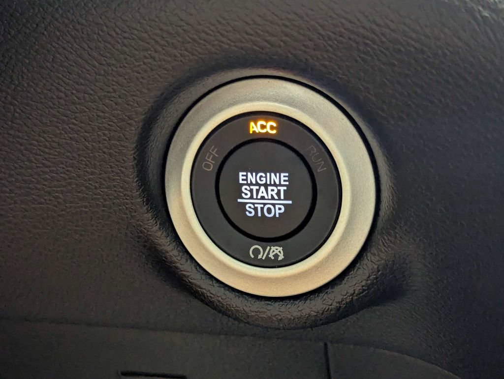 New 2027 Chrysler Pacifica Select w/ Family Tech Group FWD image 25