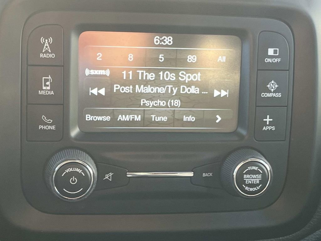 Used 2017 Jeep Renegade Latitude image 20