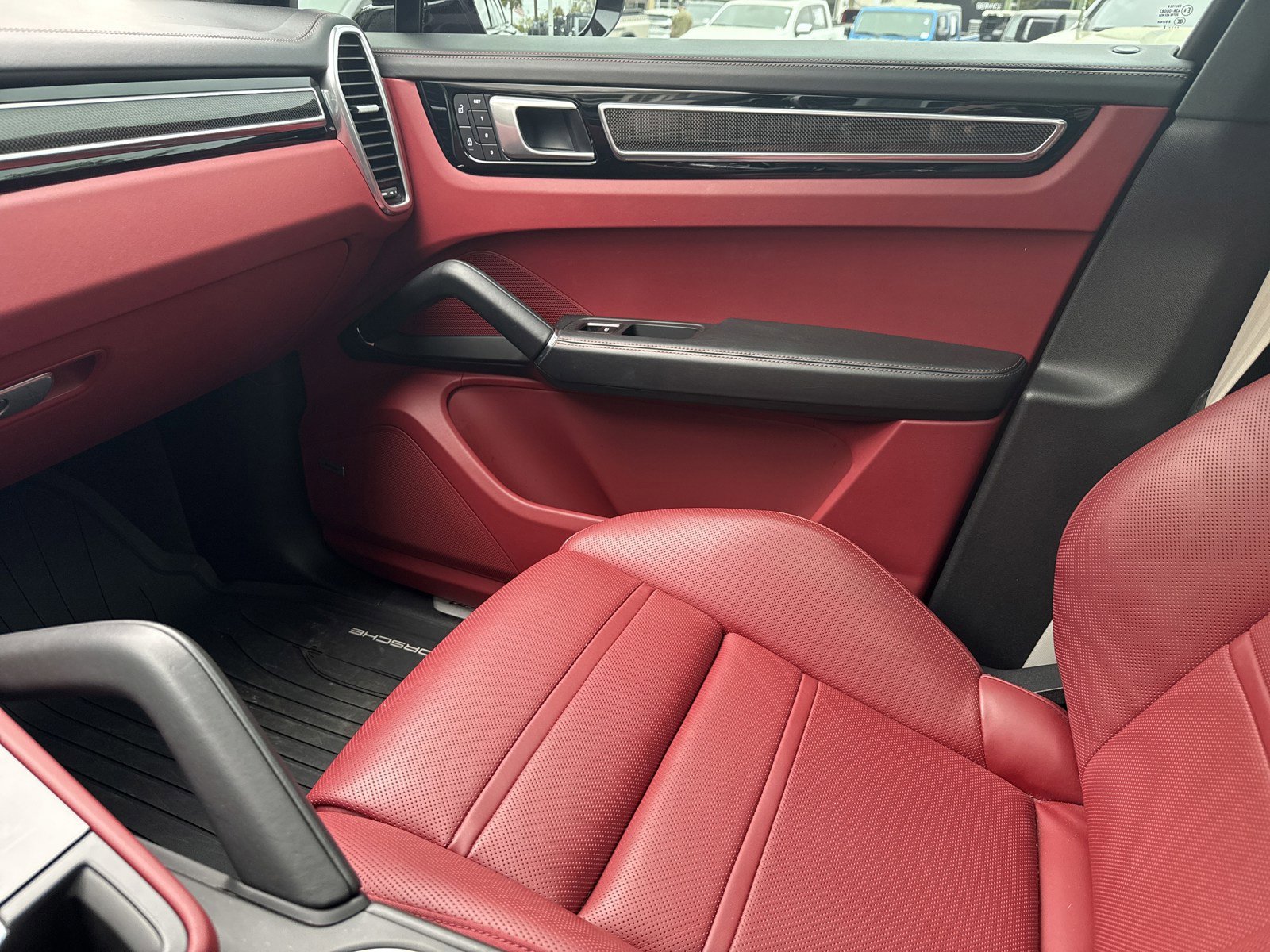 Used 2022 Porsche Cayenne S Platinum image 26