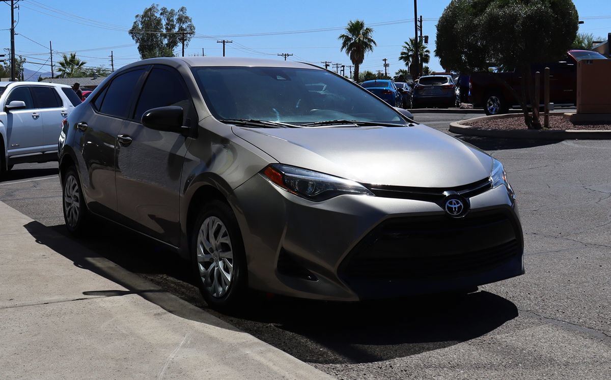 Used 2018 Toyota Corolla LE w/ Carpet Mat Package (TMS) FWD image 14