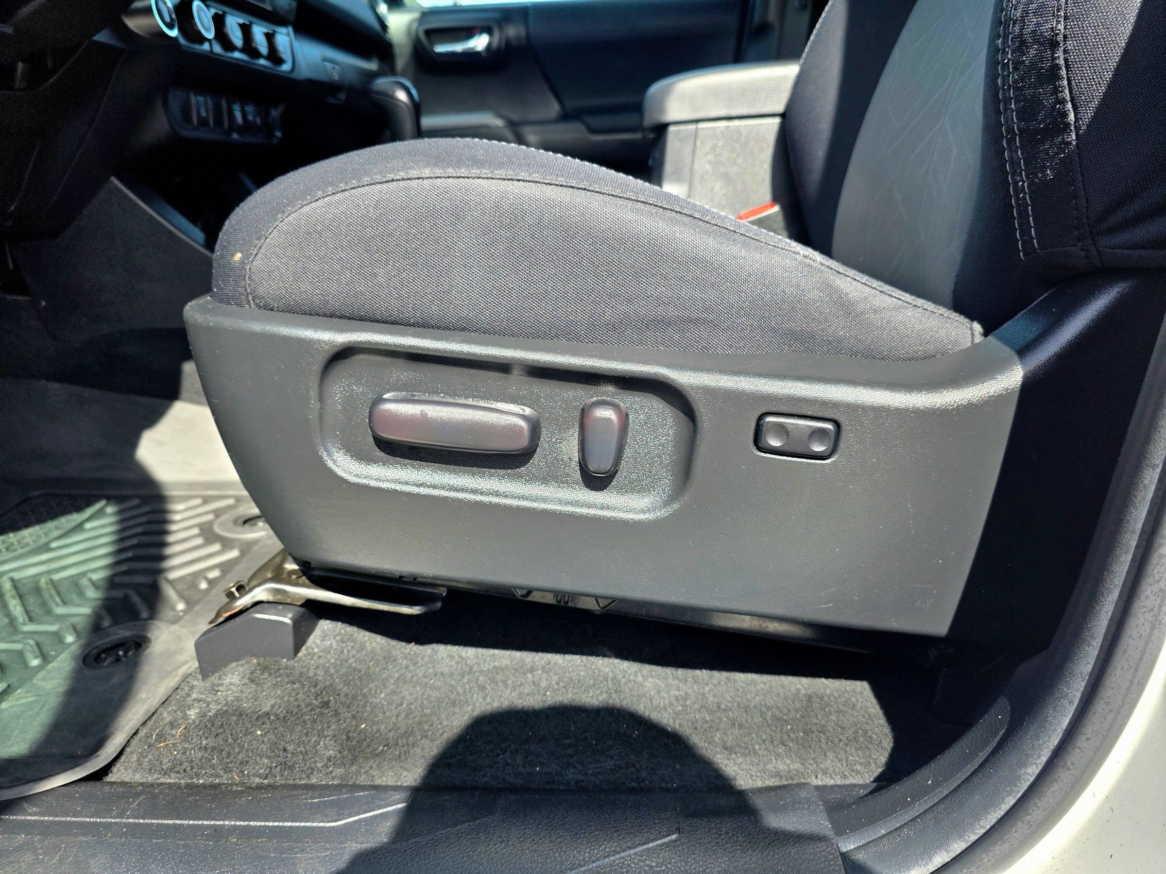 Used 2023 Toyota Tacoma TRD Off-Road AWD/4WD image 48