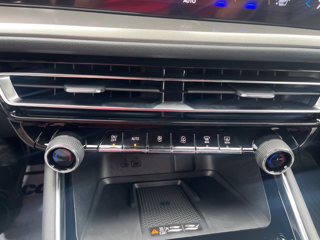 New 2027 Chevrolet Traverse LT w/ Sun and Wheel Package FWD image 29