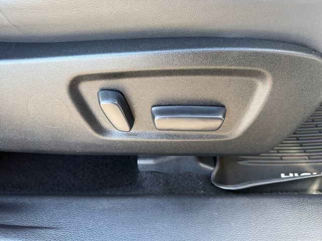 Used 2018 Toyota Highlander XLE image 40