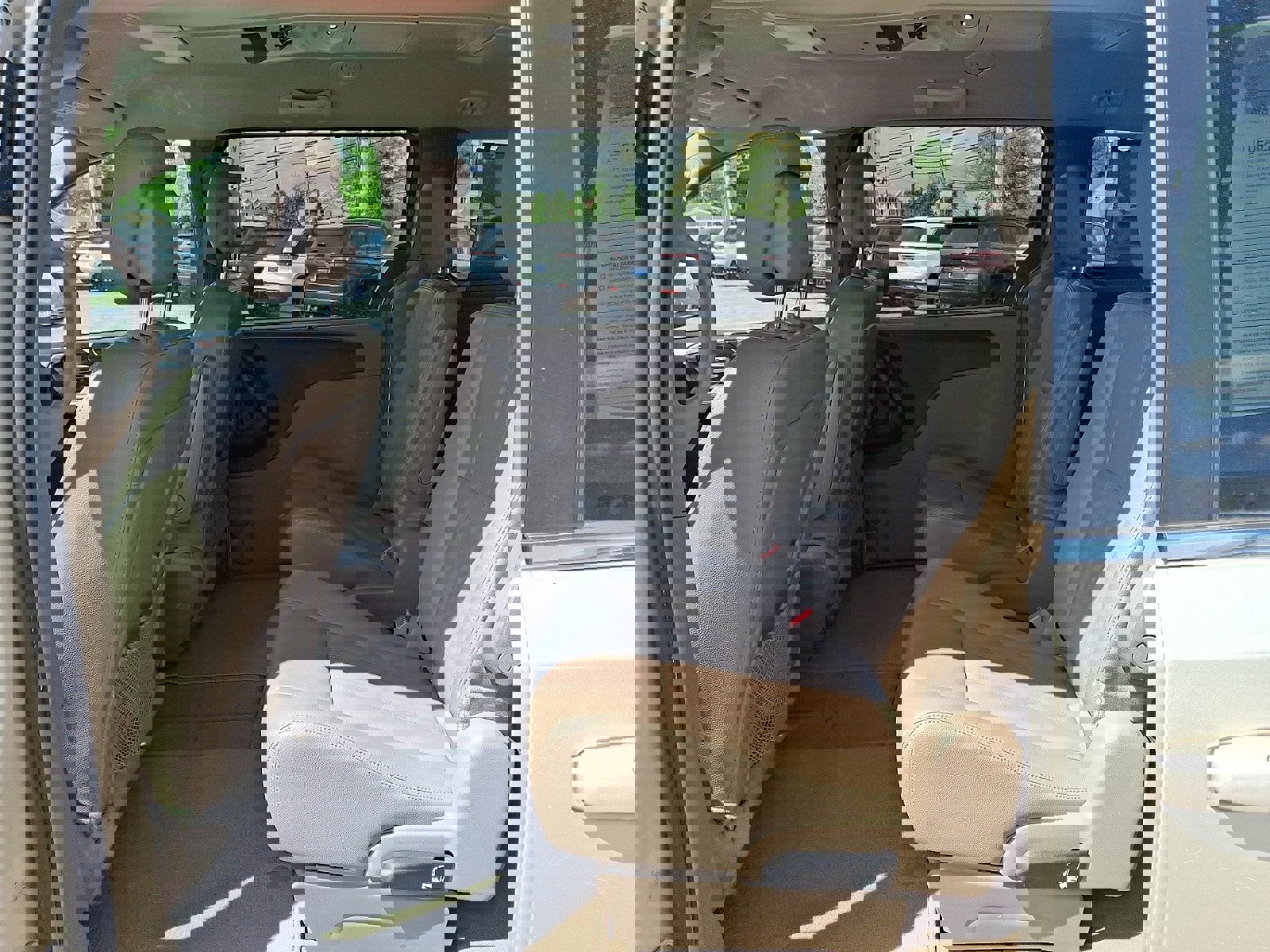 Used 2014 Chrysler Town & Country Touring image 10