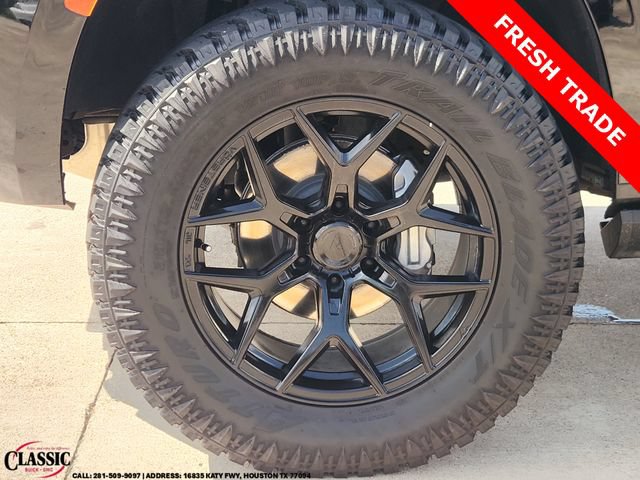 Used 2024 GMC Yukon AT4 w/ Technology Package AWD/4WD image 10