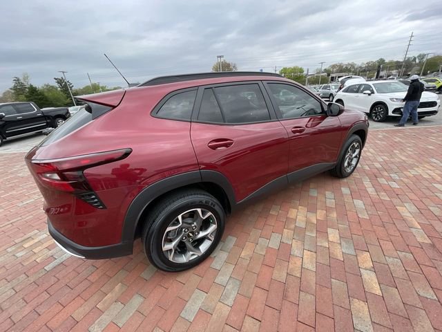 Used 2025 Chevrolet Trax LT w/ Driver Confidence Package FWD image 36