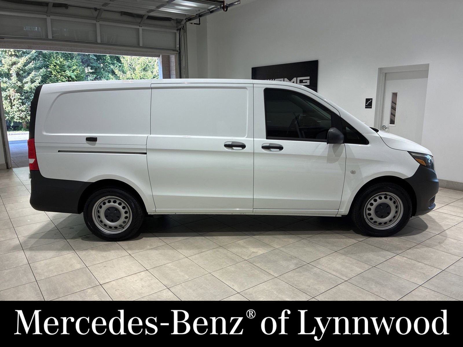 Used 2022 Mercedes-Benz Metris image 3
