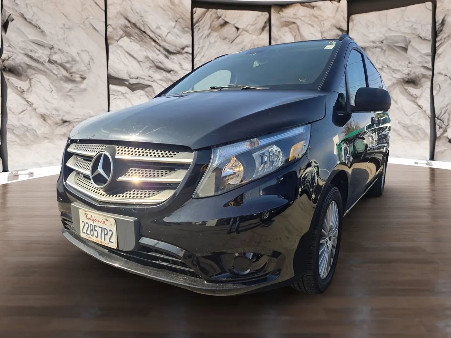 Used 2018 Mercedes-Benz Metris Passenger image 3