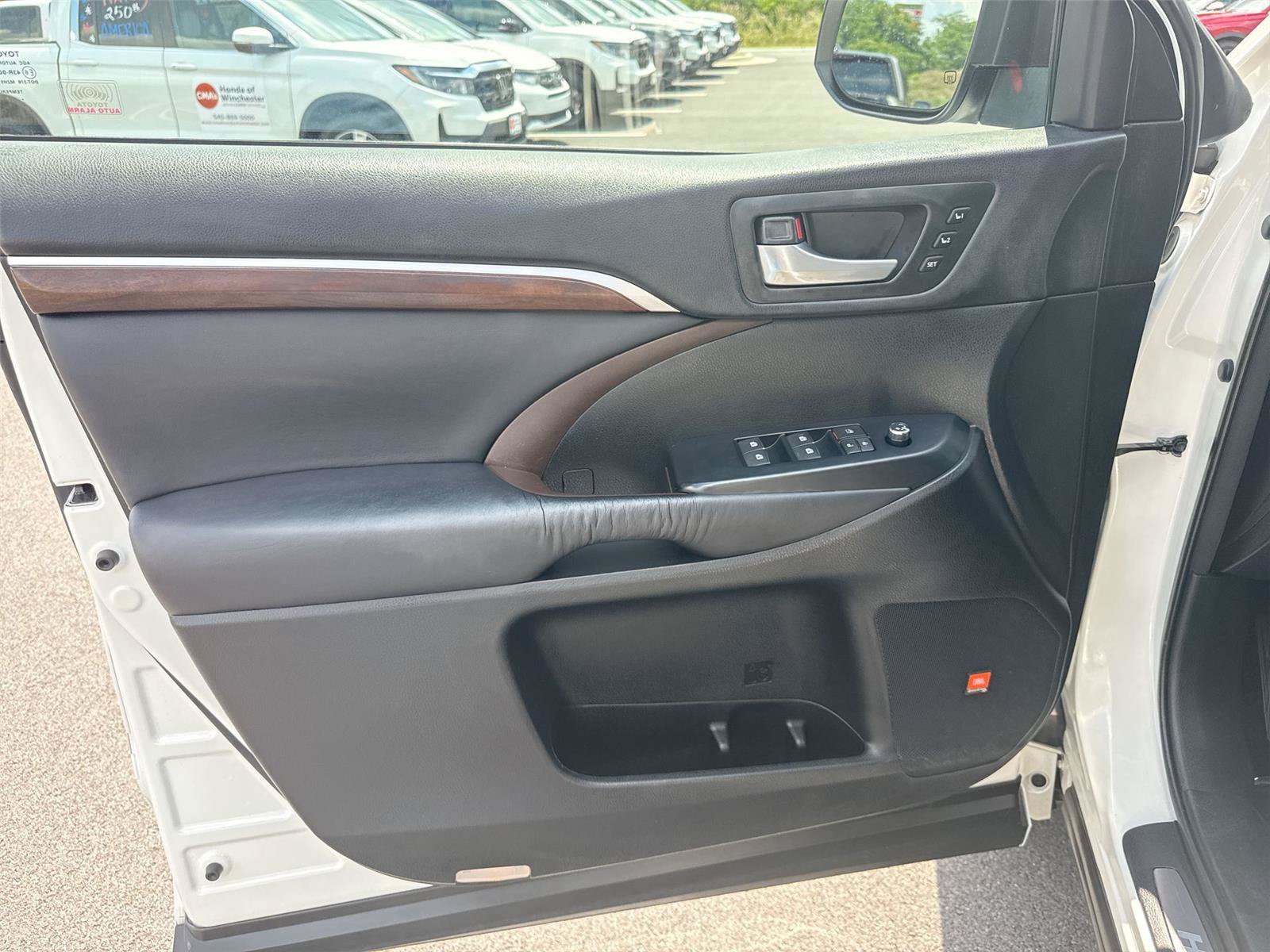 Used 2015 Toyota Highlander Limited AWD/4WD image 13