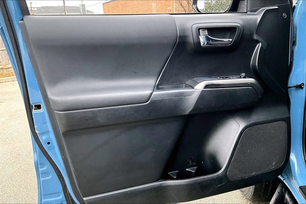 Used 2019 Toyota Tacoma TRD Off-Road image 14