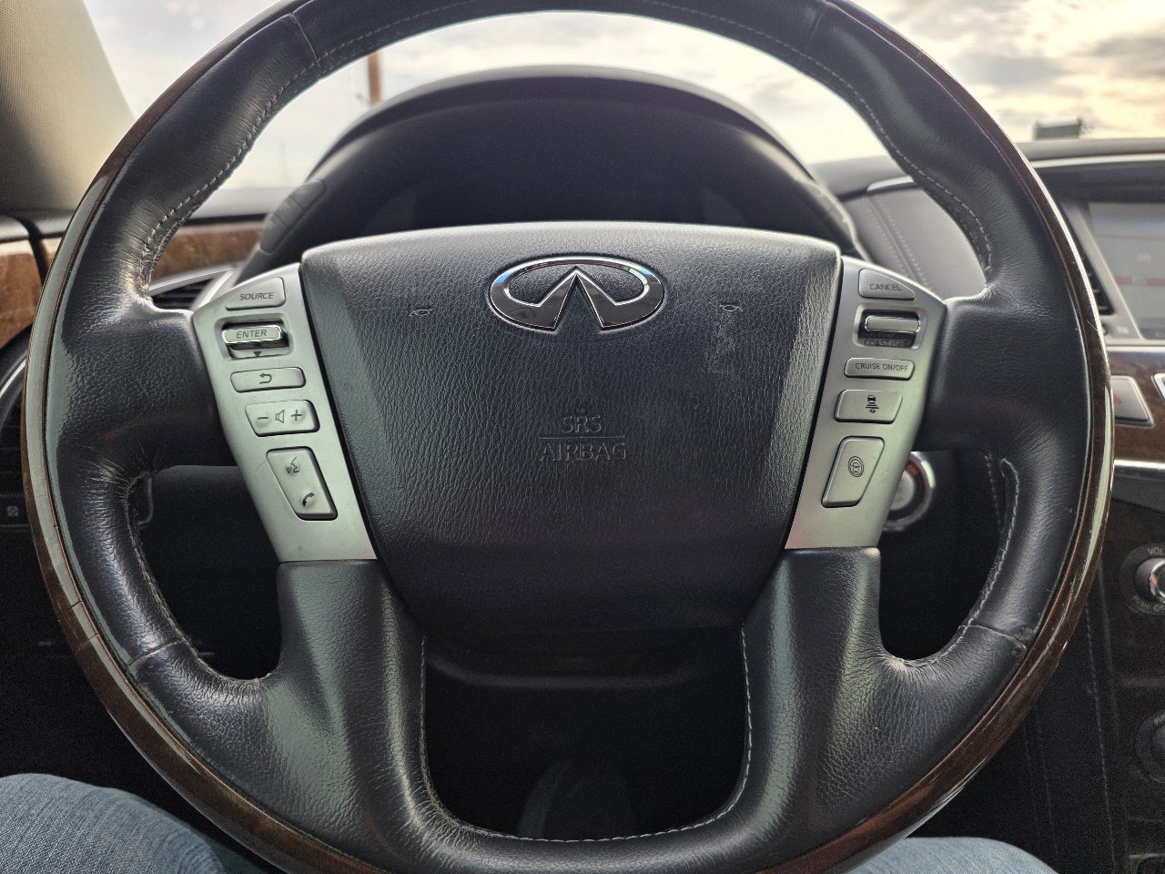 Used 2017 INFINITI QX80 4WD w/ Driver Assistance Package image 24