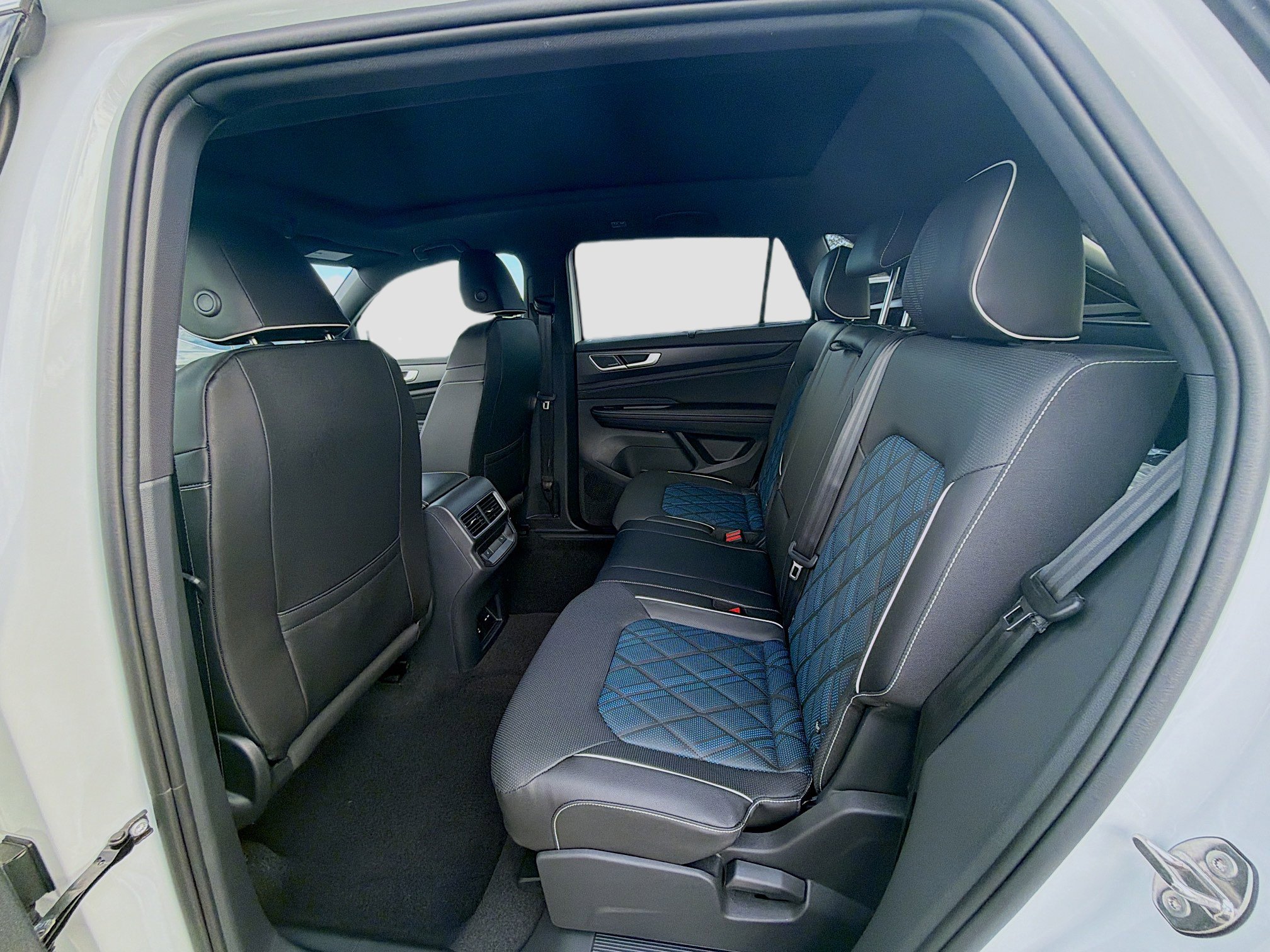 New 2026 Volkswagen Atlas Cross Sport SEL Premium R-Line image 21