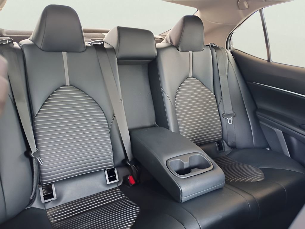 Used 2018 Toyota Camry SE FWD image 31
