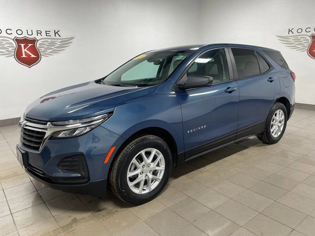 Used 2024 Chevrolet Equinox LS w/ LS Convenience Package AWD/4WD image 3