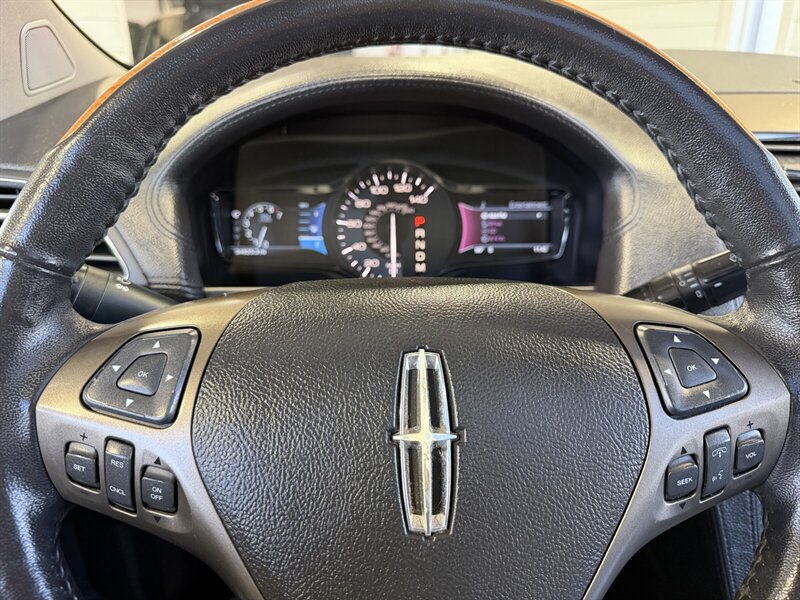 Used 2012 Lincoln MKX AWD image 22