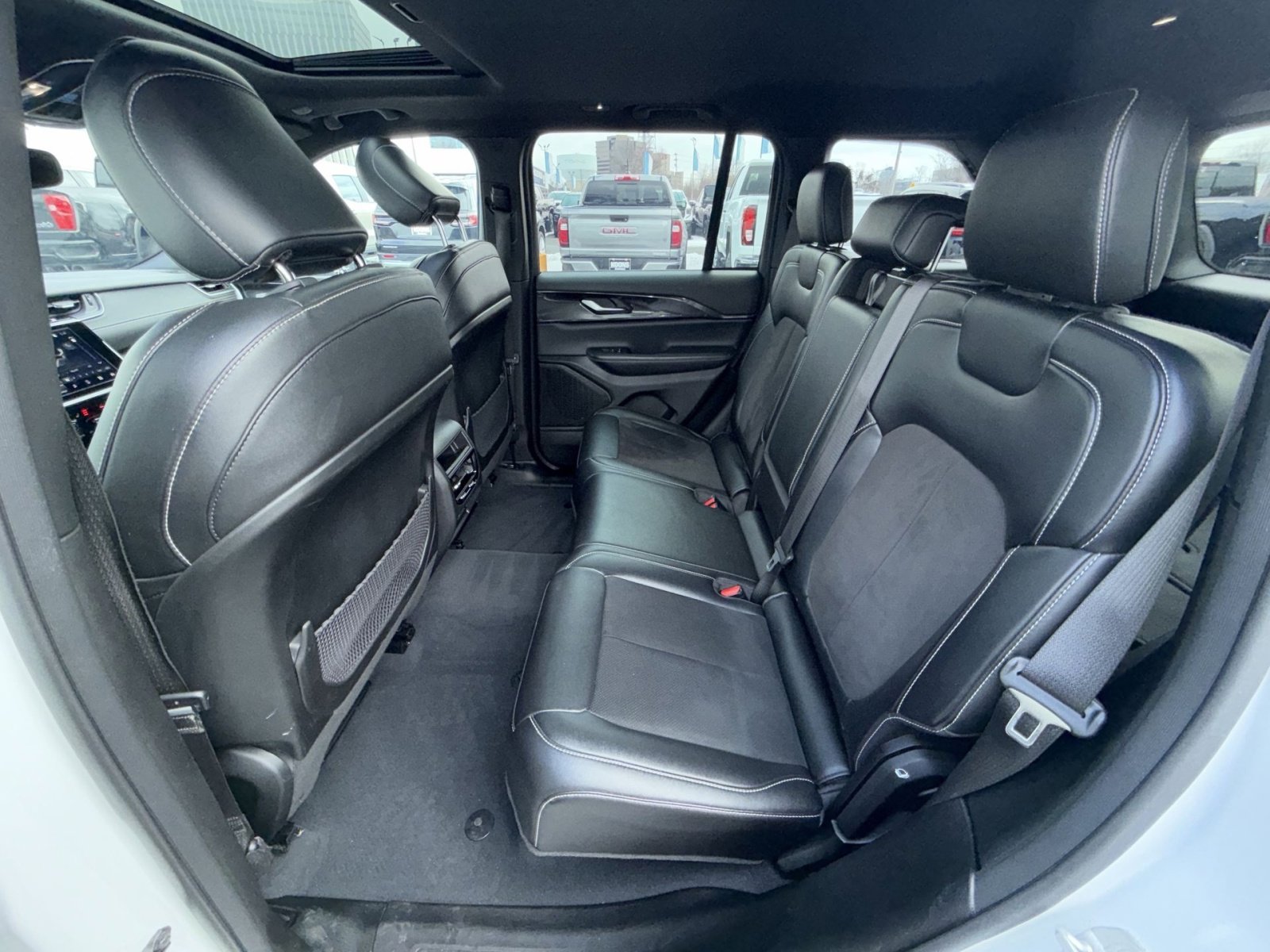 Used 2023 Jeep Grand Cherokee Altitude image 24