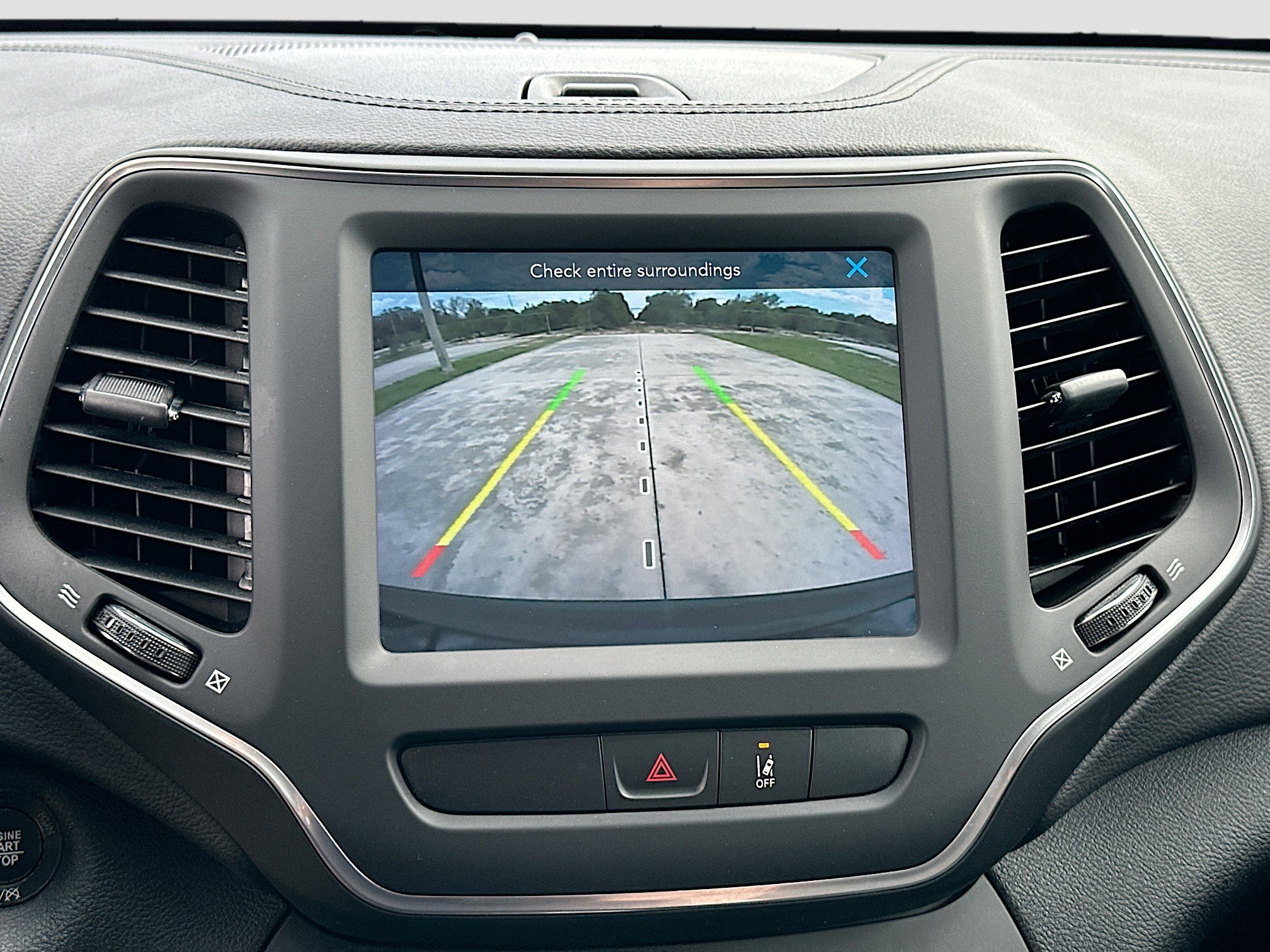 Used 2022 Jeep Cherokee Latitude Lux w/ Mopar Interior Package image 13