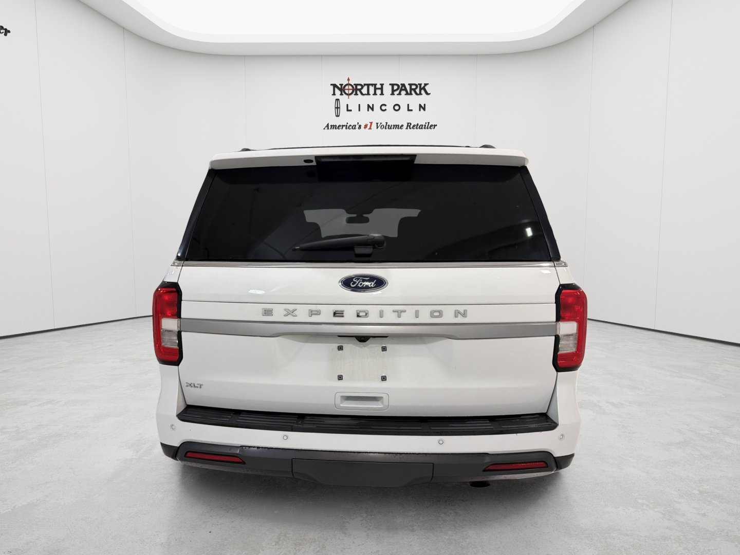 Used 2022 Ford Expedition XLT RWD image 4