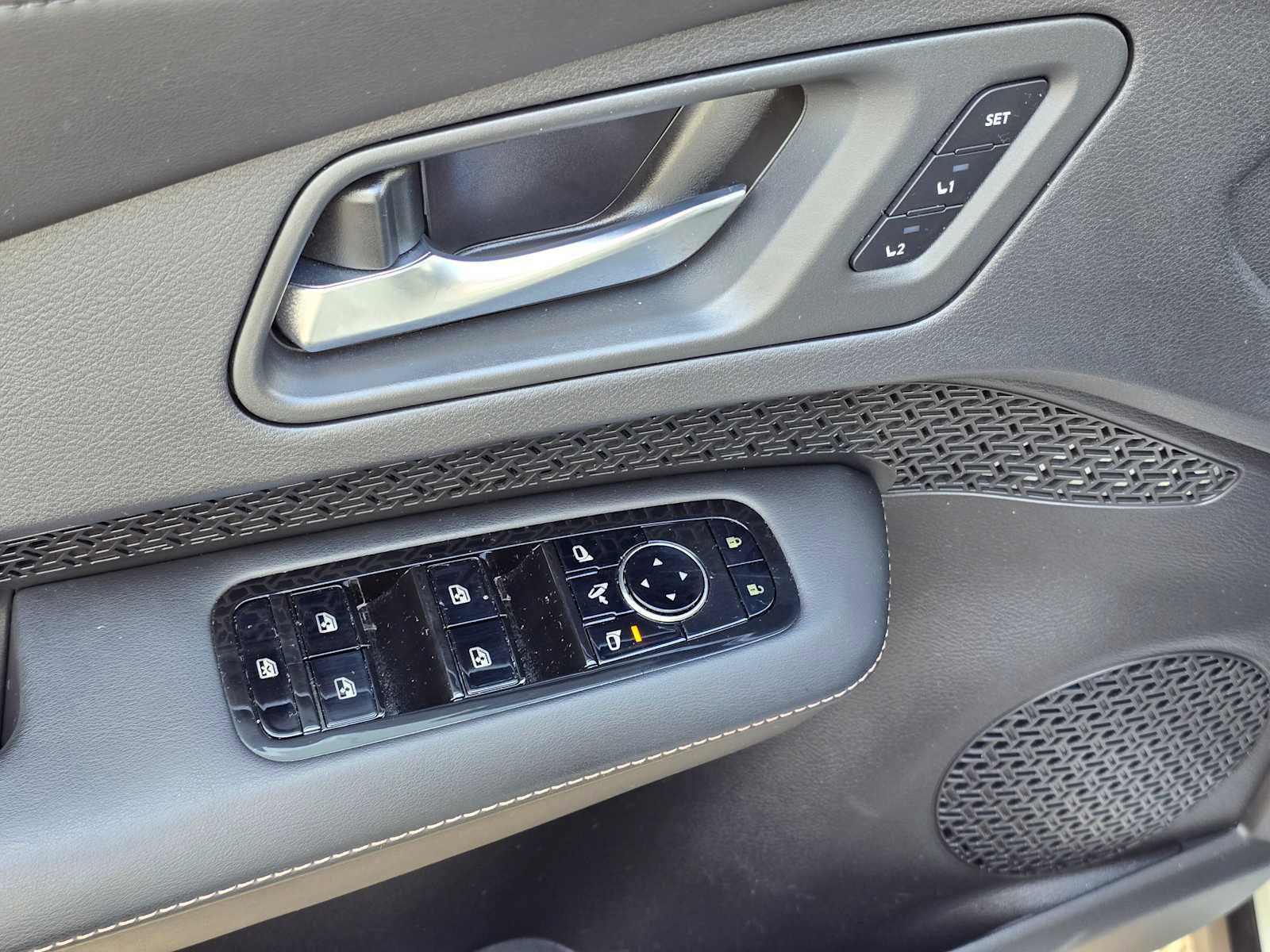 Used 2024 Nissan Ariya AWD image 22