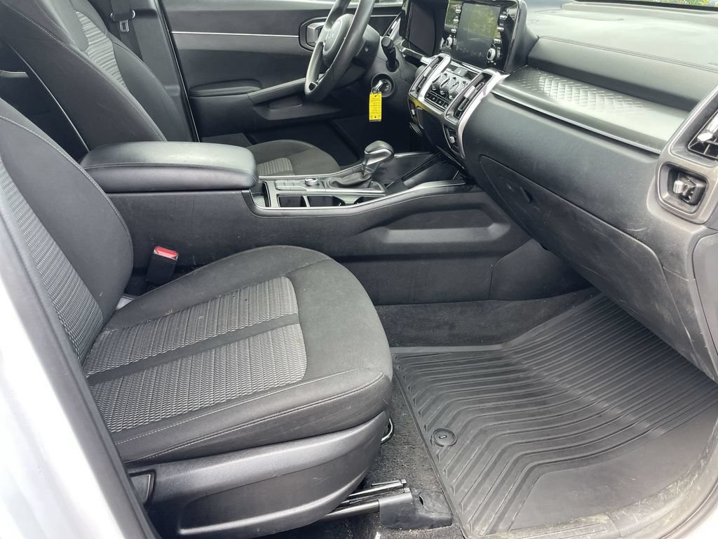 Used 2022 Kia Sorento LX AWD/4WD image 29