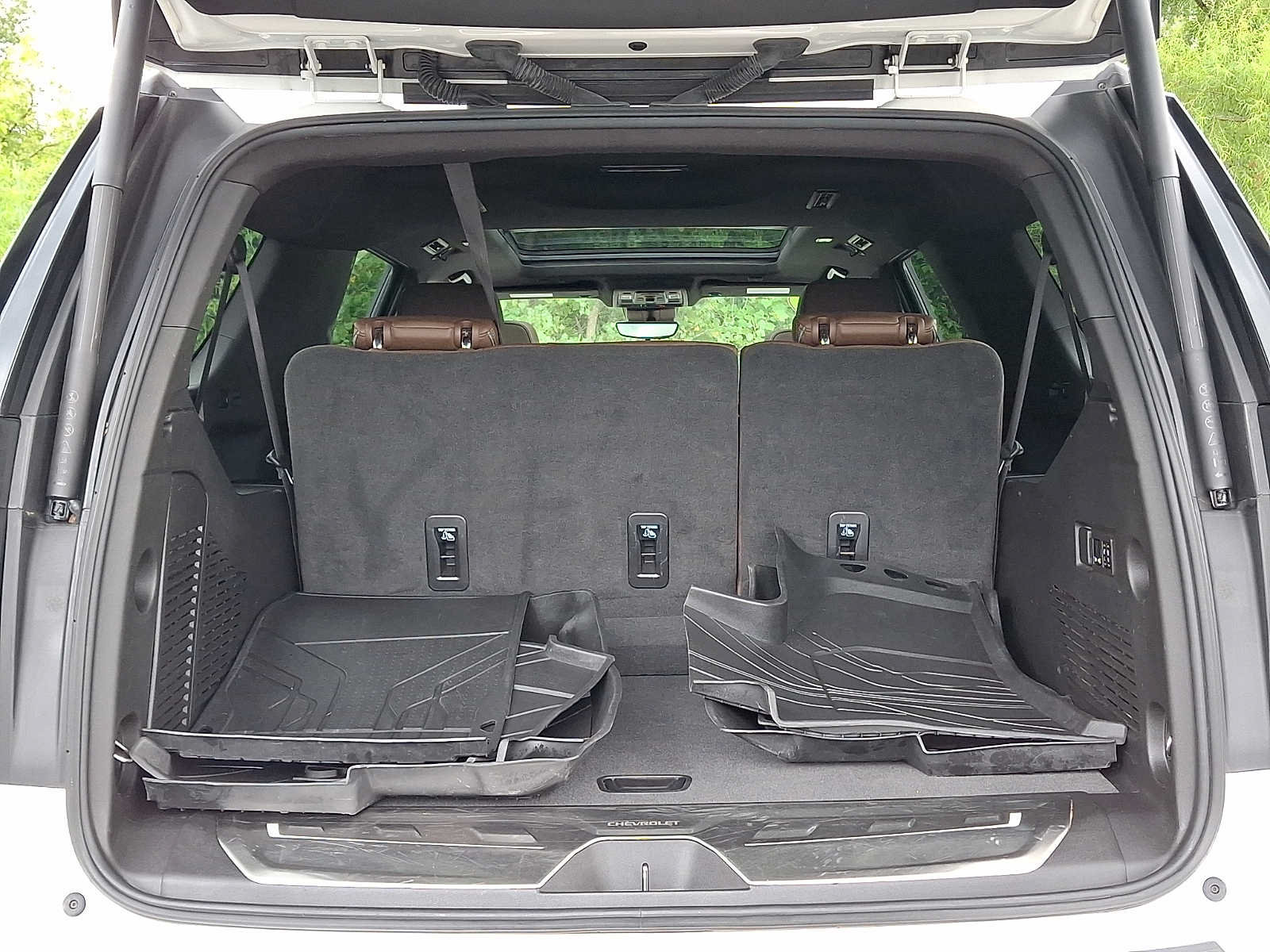Used 2023 Chevrolet Suburban High Country w/ LPO, Illumination Package AWD/4WD image 28