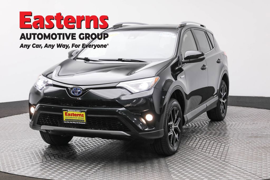 Used 2018 Toyota RAV4 SE image 1