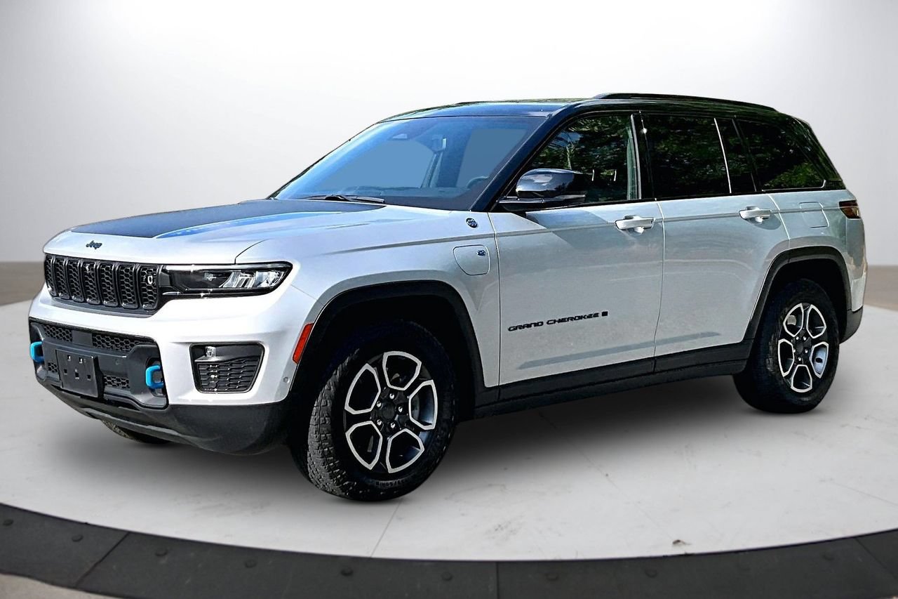 Used 2023 Jeep Grand Cherokee Trailhawk w/ Advanced Protech Group II AWD/4WD image 4