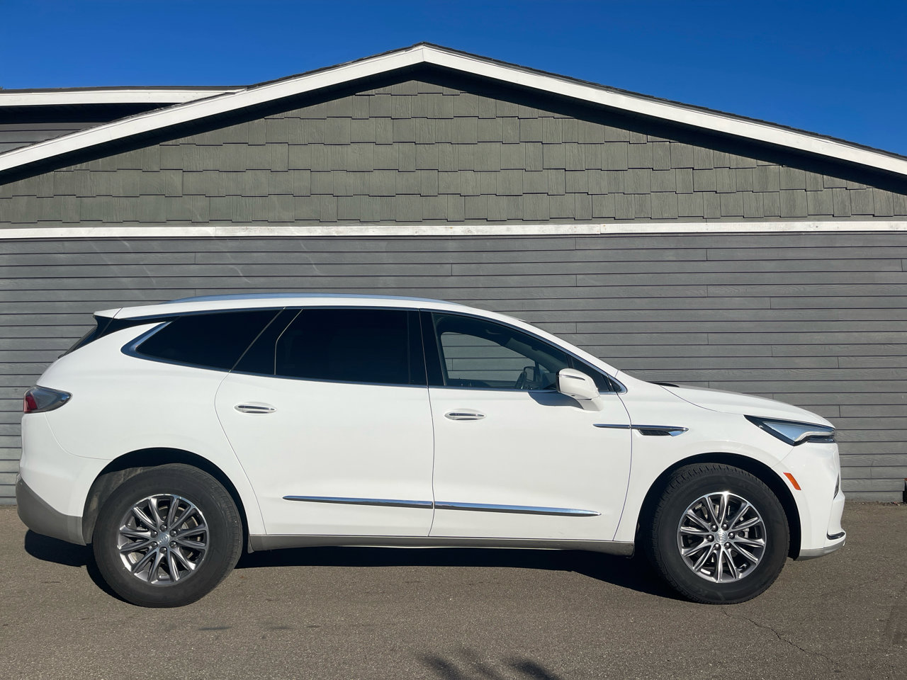 Used 2022 Buick Enclave Premium image 3