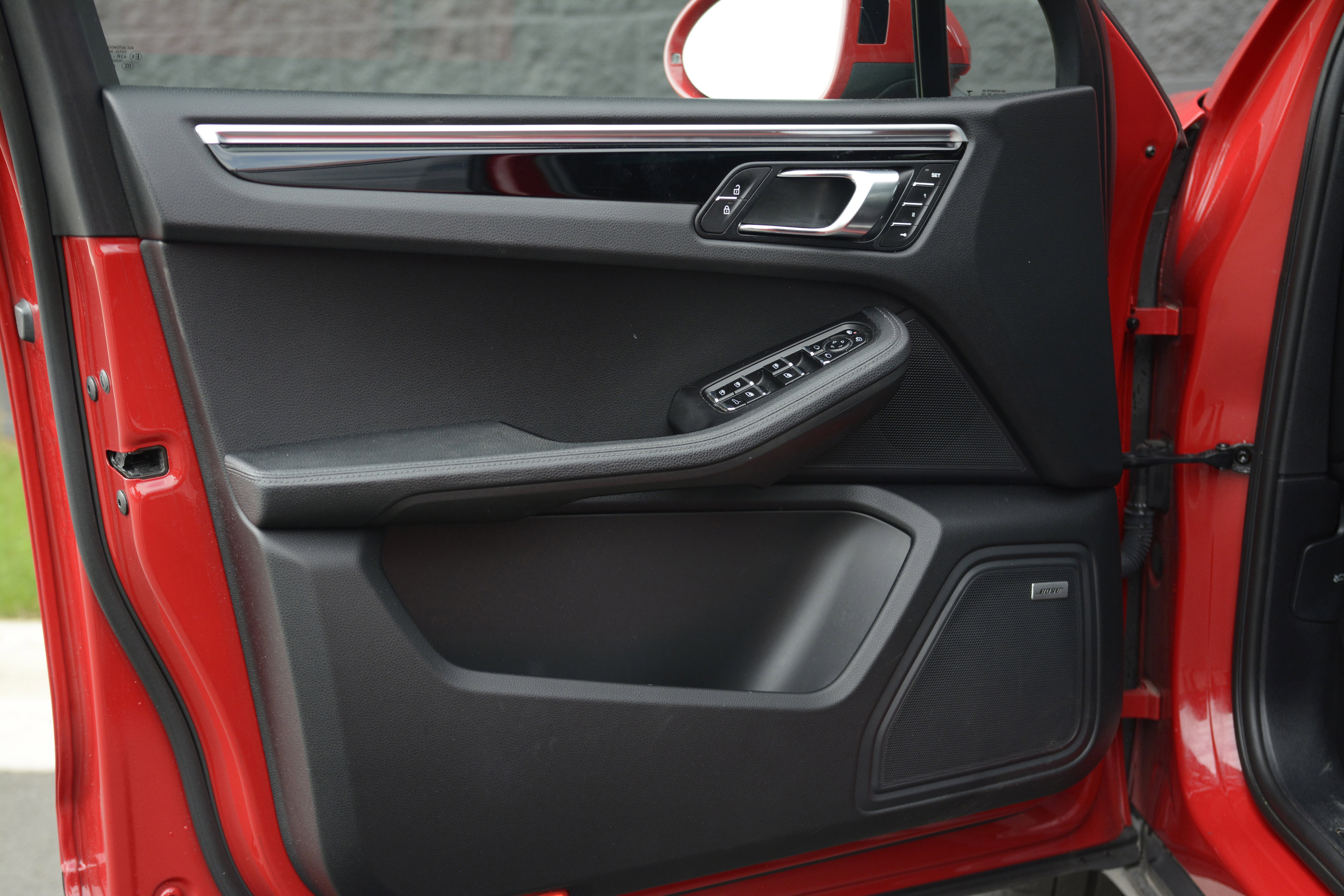 Certified 2020 Porsche Macan AWD/4WD image 13
