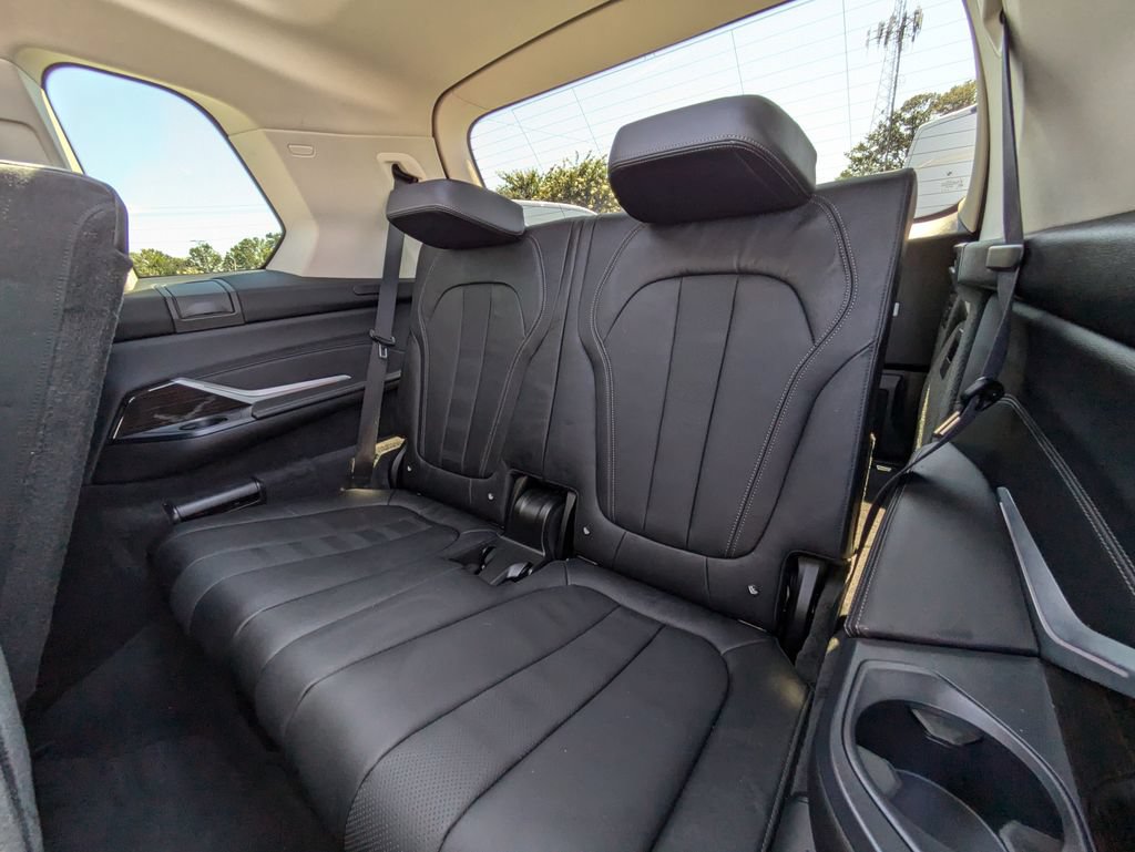 Used 2021 BMW X7 xDrive40i w/ Premium Package 2 AWD/4WD image 17
