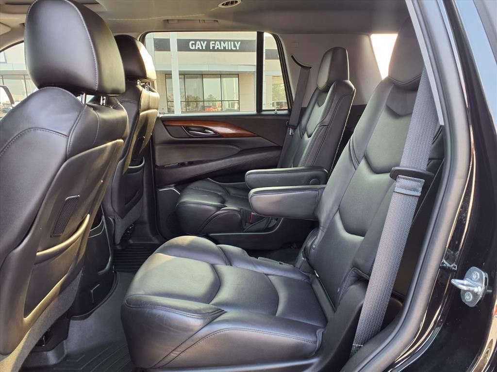 Used 2018 Cadillac Escalade Luxury RWD image 17