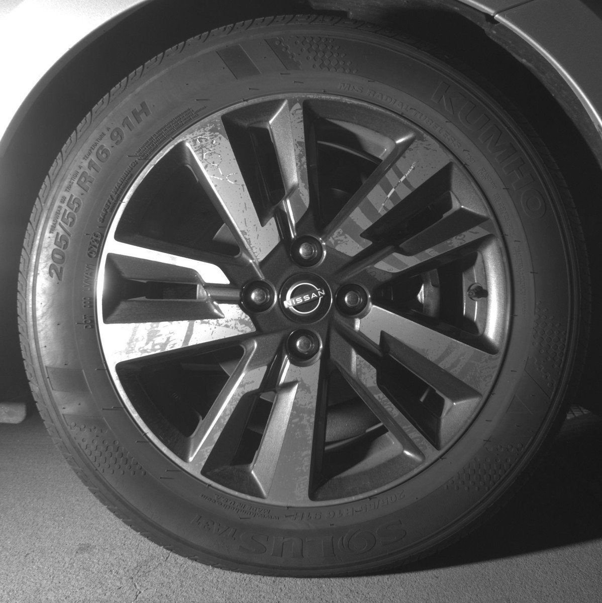 Used 2025 Nissan Sentra SV FWD image 13