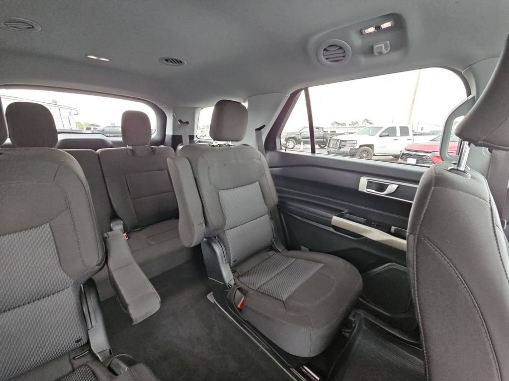 Used 2023 Ford Explorer XLT image 14