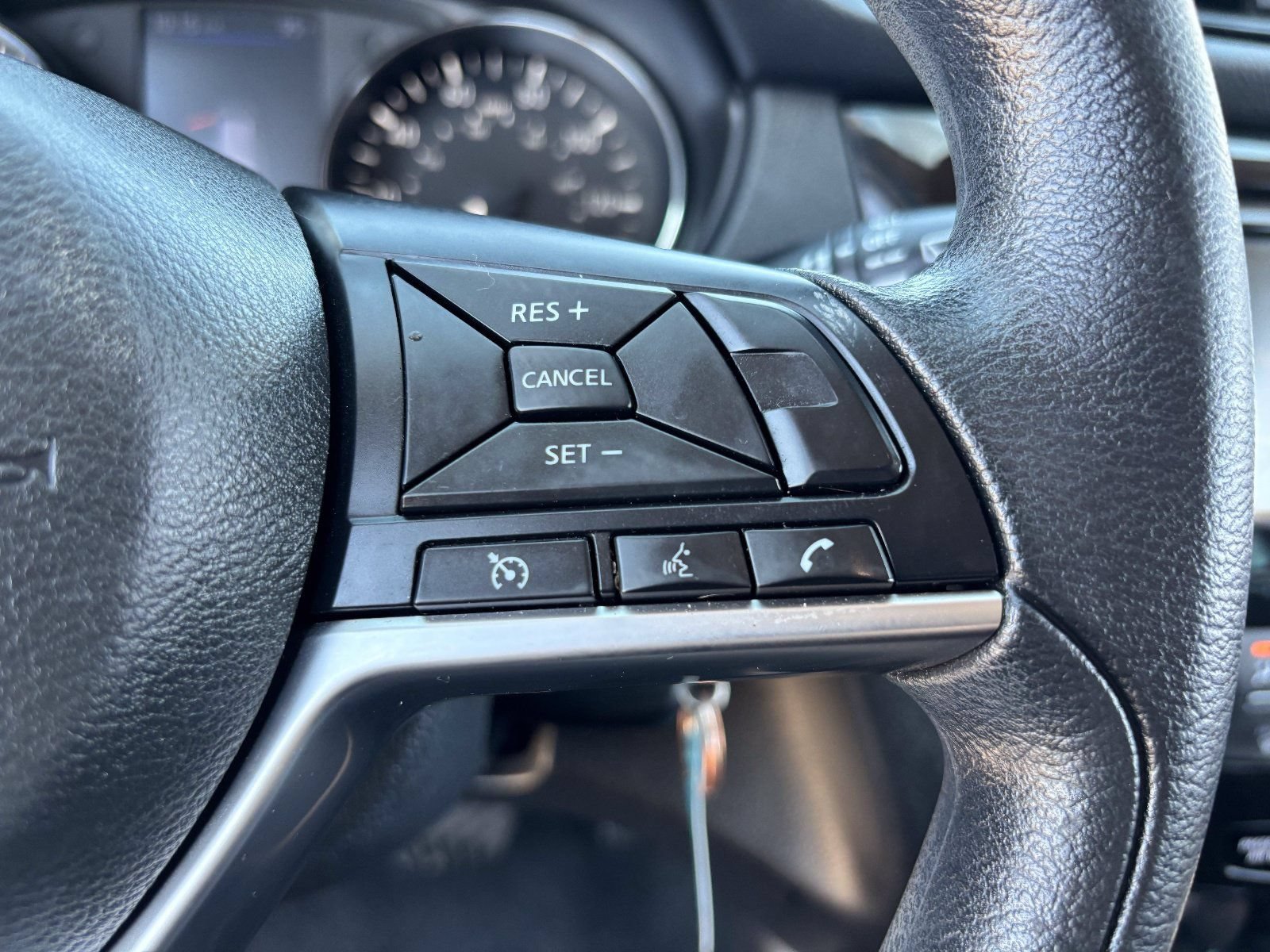 Used 2020 Nissan Rogue S FWD image 28