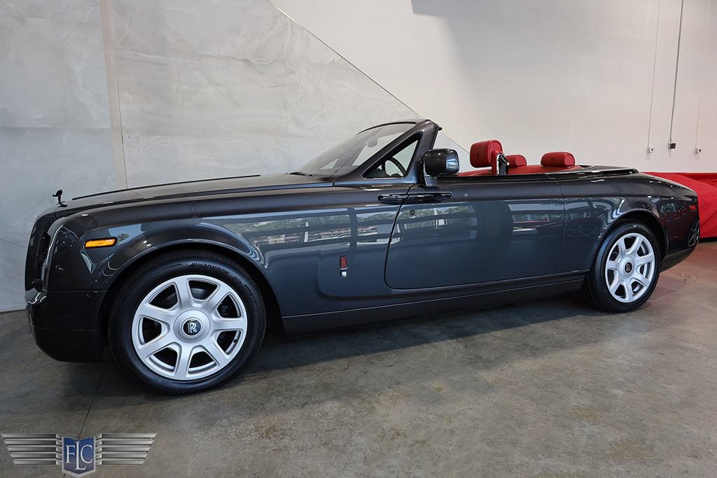 Used 2017 Rolls-Royce Phantom Drophead Coupe RWD image 48