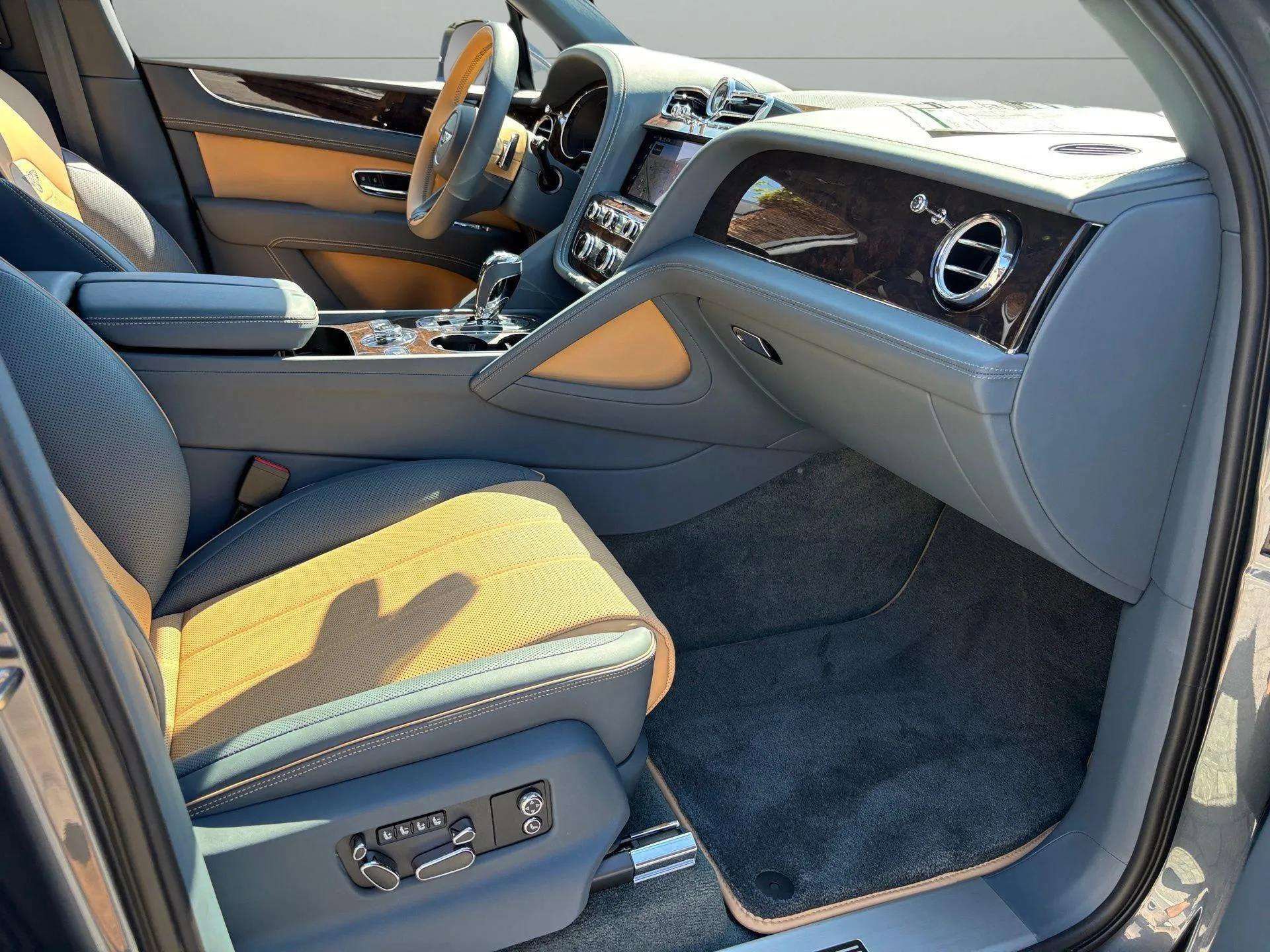 New 2025 Bentley Bentayga Extended Wheelbase image 39